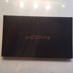 Crown eyeshadow palette